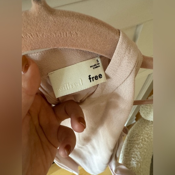 Aritzia Wilfred Free dusk pink long sleeve with shoulder holes in size S - Picture 2 of 5